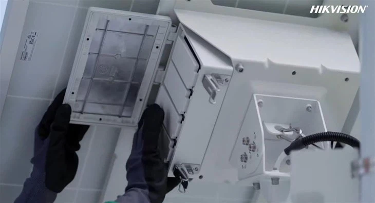 HIKVISION Solar Camera System